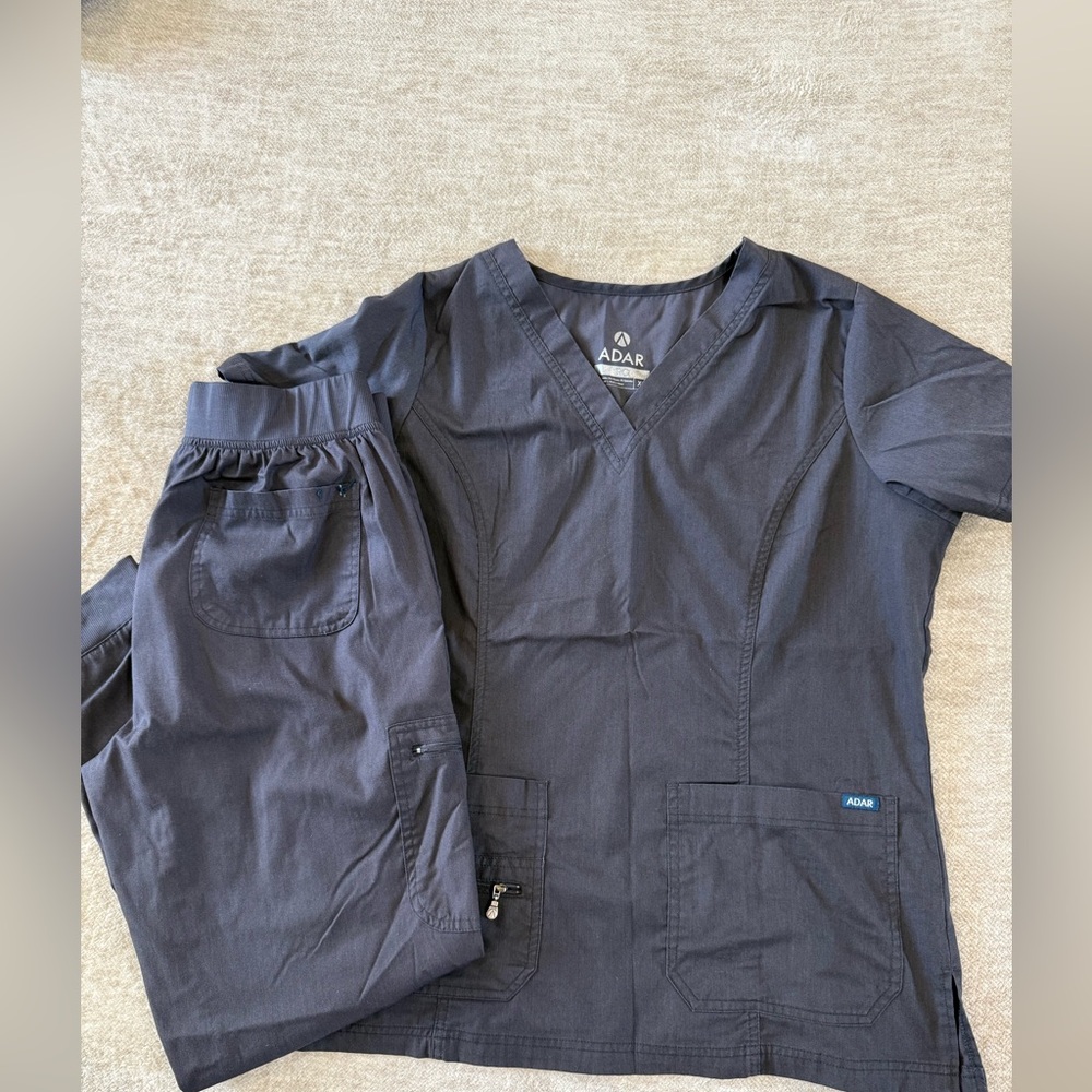 Women’s ADAR Scrub set. XL top and Large bottom